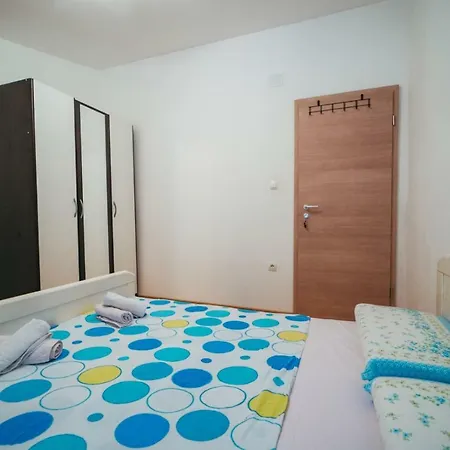 Nadalina, Apartamento Imotski