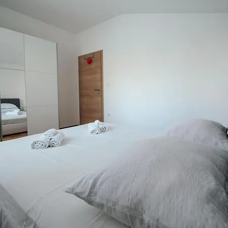 Nadalina, Apartman *