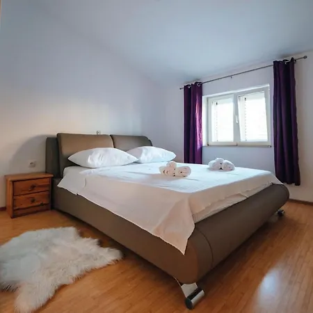 Nadalina, Apartman Imotski