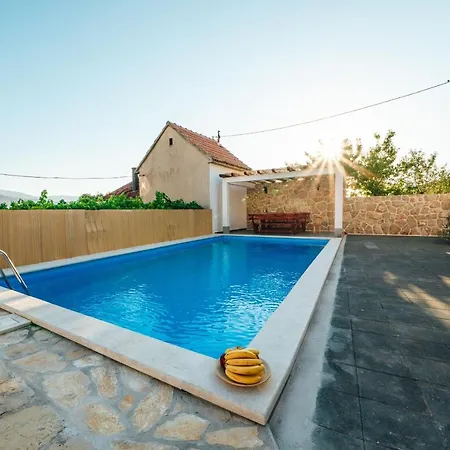 Nadalina, Apartman Imotski