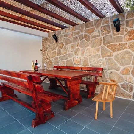 Nadalina, Apartman *