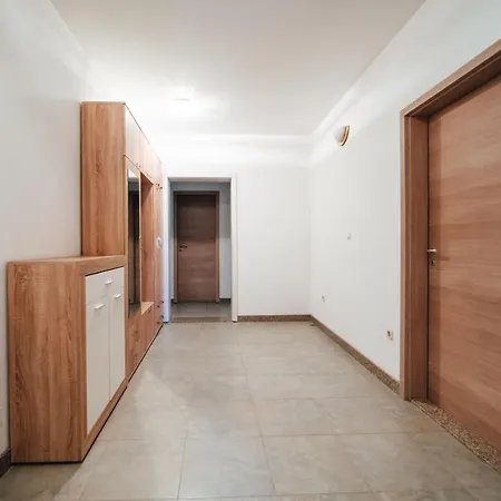 Nadalina, Apartman