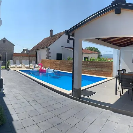 Nadalina, Apartman